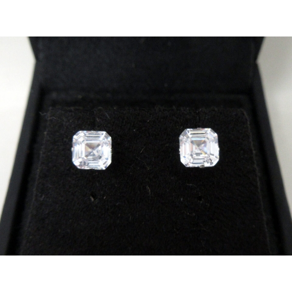 New 14 KT White Gold Cubic Zirconia Earrings 