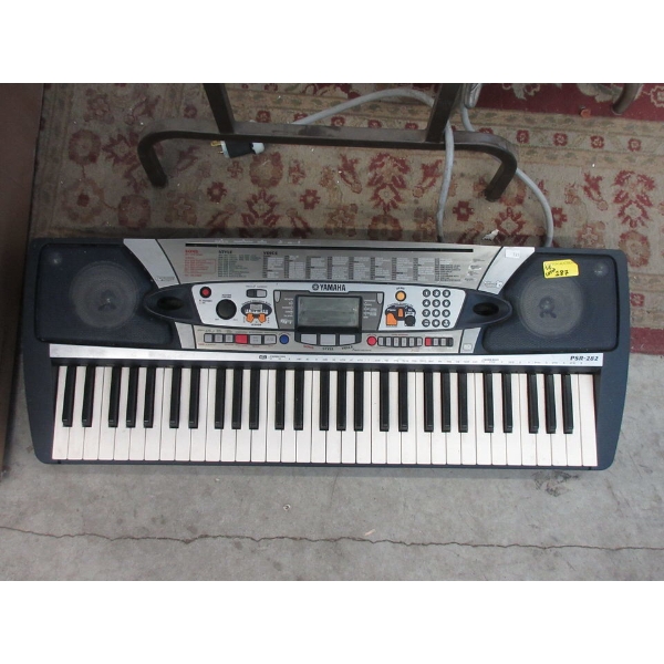 Yamaha PSR-282 Electric Keyboard - Preowned