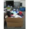 Image 1 : 2 Short Skids of Clothing & Soft Household Goods