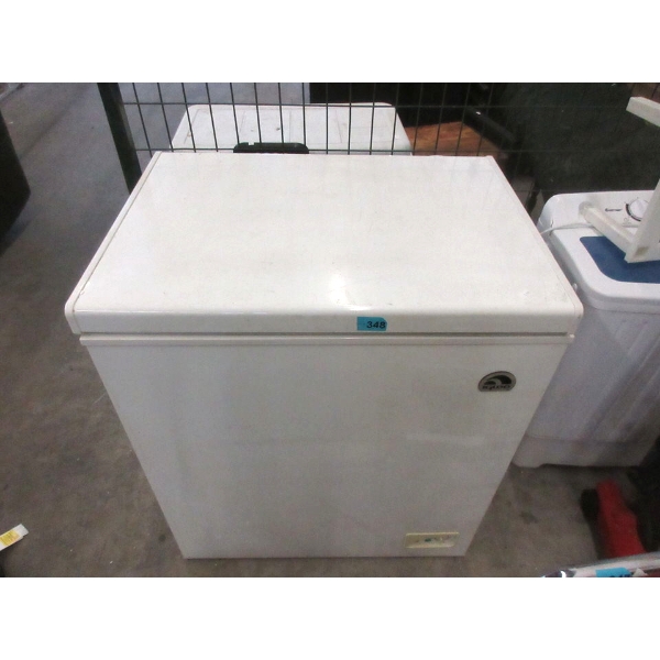 Igloo Compact Chest Freezer22" x 29" x 33" tall