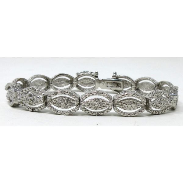 Diamond Studded Scallop Design Tennis Bracelet