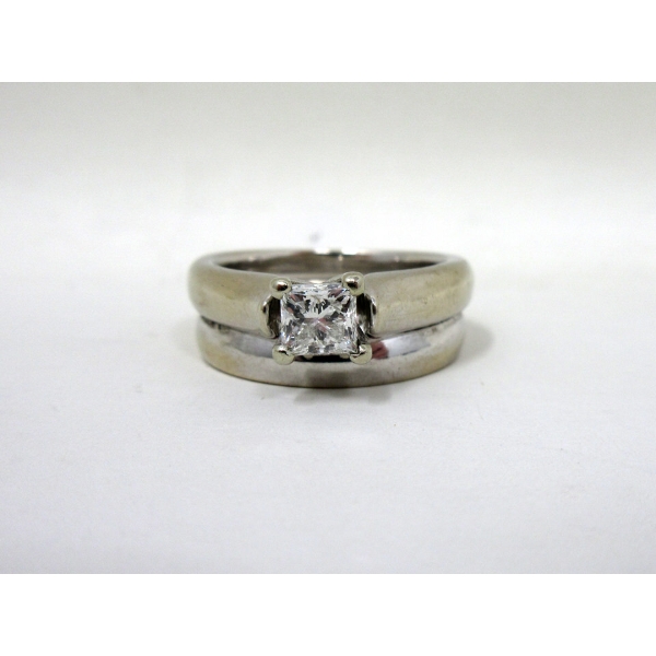14KT & 10KT White Gold Ladies Estate Solitaire Ring