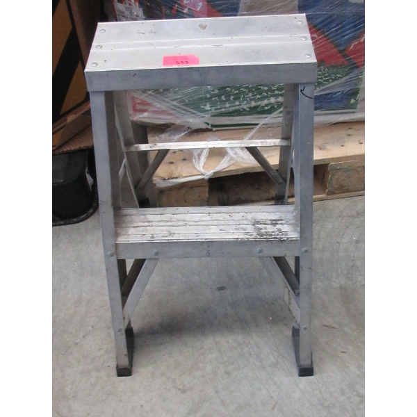 2 Step Metal Stepladder - Preowned 