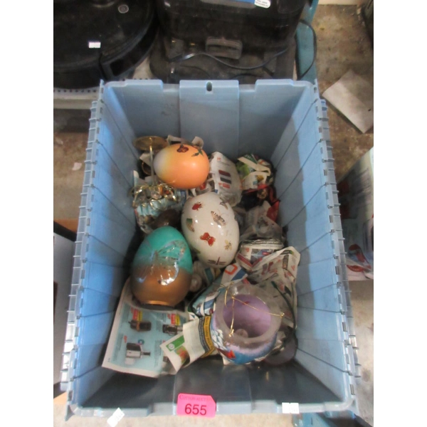 Box of Decorative Collectibles & Other Decor