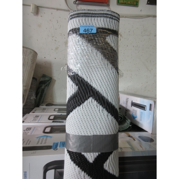 6' x 8' Black/White Woven Patio Mat