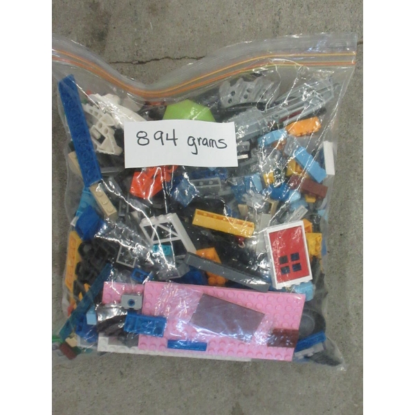 894 Gram Bag of Assorted Lego Pieces