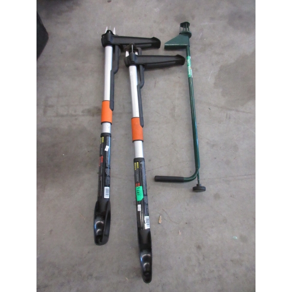 1 Groundhog & 2 Fiskars Weed Pullers