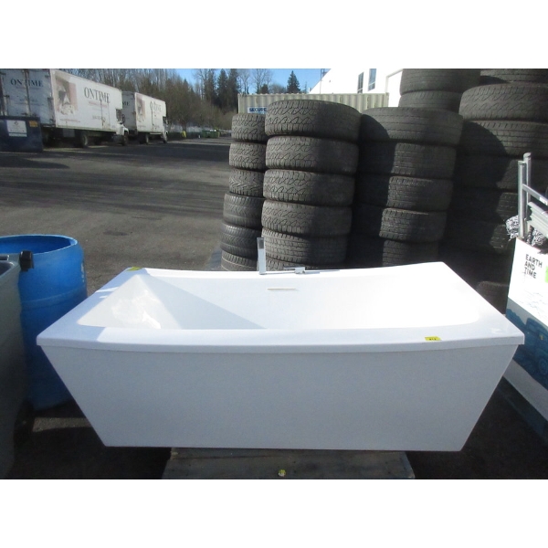 White Soaker Tub - Customer Return - As Is