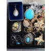 Image 2 : 18 Fashion Pendant Necklaces - Many Vintage