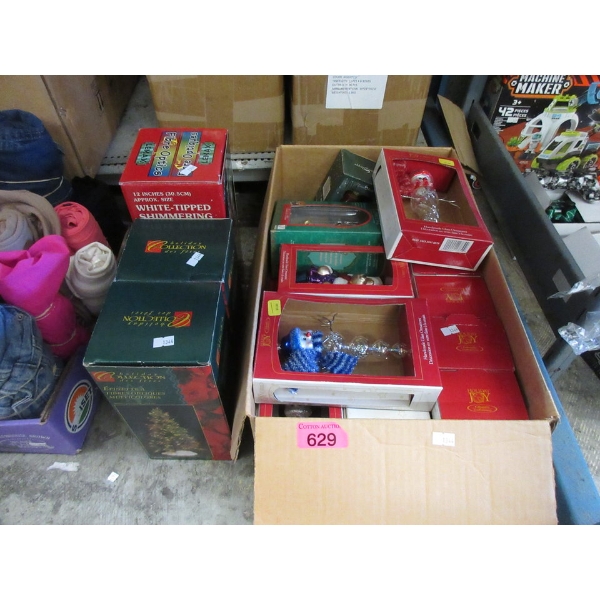 Lot of Assorted Christmas Decorations