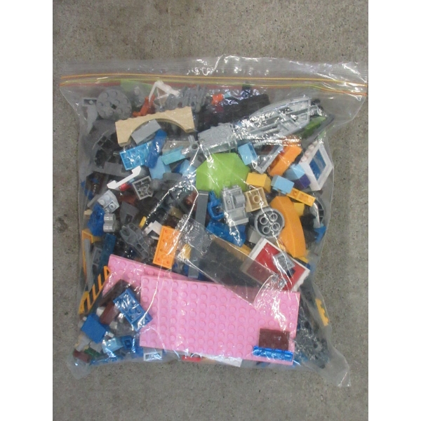 950 Gram Bag of Assorted Lego Pieces