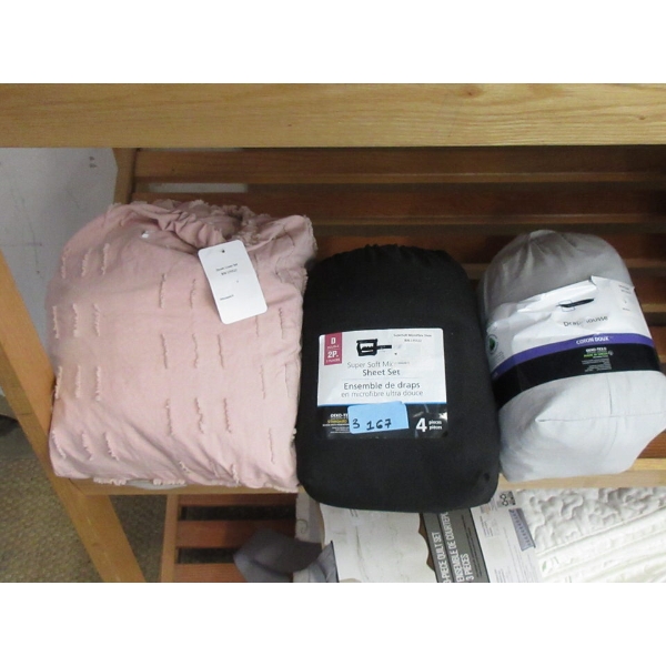 3 Piece Lot of Assorted Bed Linens