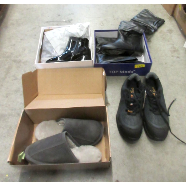 4 Piece Lot of Assorted Footwear
