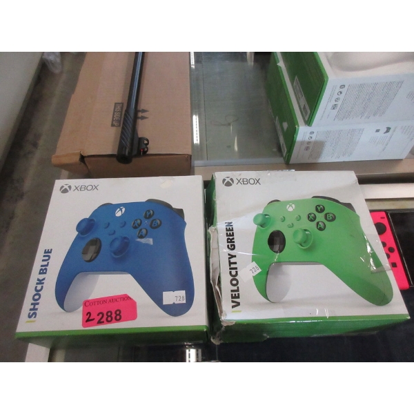 2 Xbox Series XS Wireless Controllers 