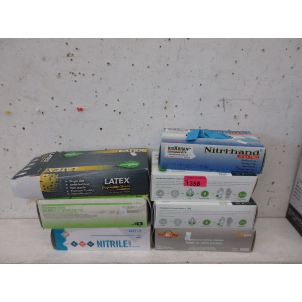 7 Assorted Boxes of 100 Disposable Gloves - Size S
