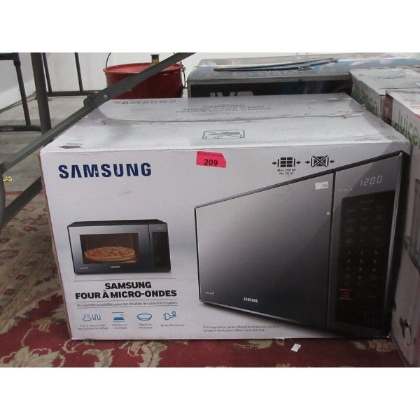 Samsung Microwave Oven in Box