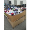 Image 1 : 2 Short Skids of Clothing & Soft Household Goods