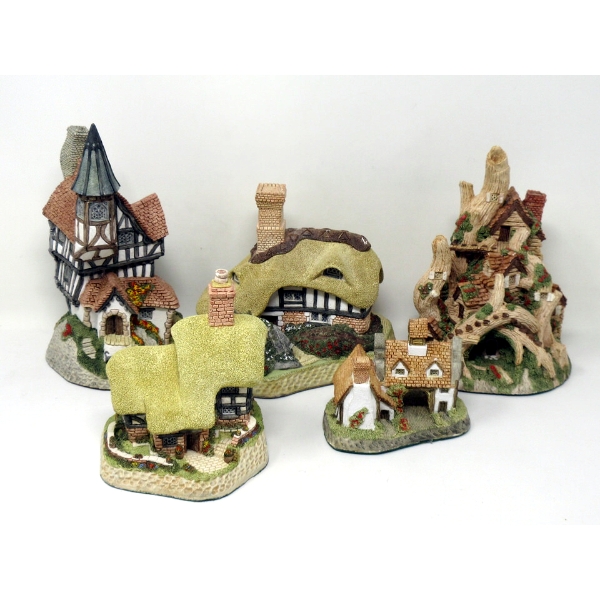 5 David Winter Cottages and Buildings Collectibles