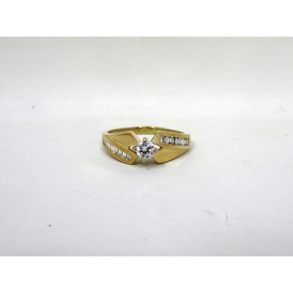 Ladies Estate 14KT Yellow Gold Ring