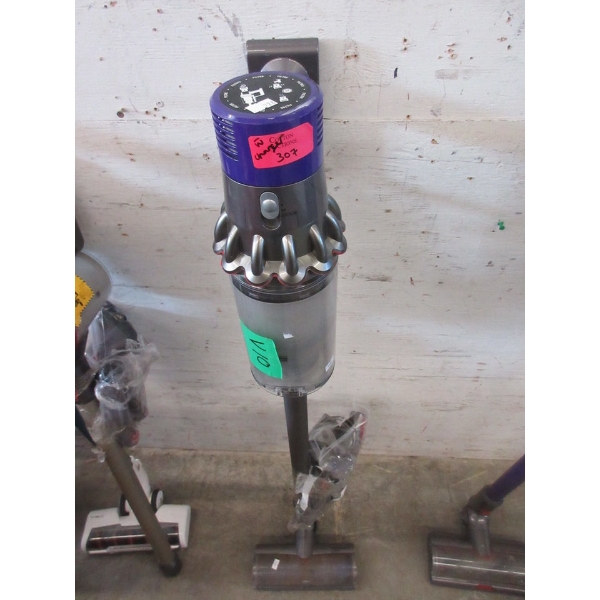 Dyson Cordless V10 Vac with Charger