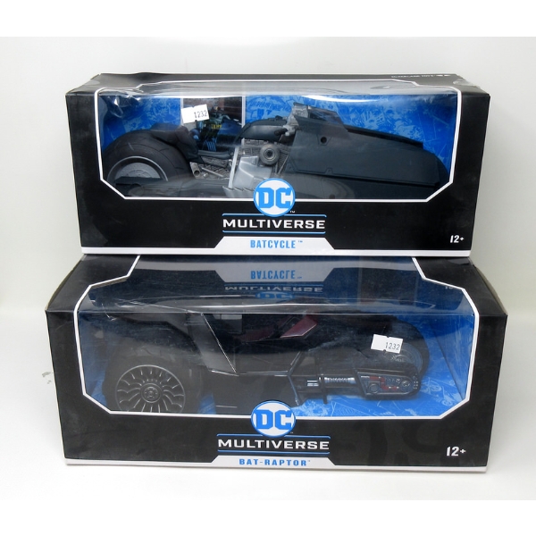 McFarlane DC Multiverse Batcycle & Bat-Raptor