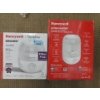 Image 1 : 2 Honeywell Cool Mist Humidifiers