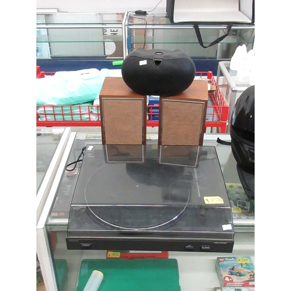 Pro-Linear Turntable & 3 Assorted Speakers - Preowned. 