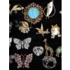 Image 3 : 30 Assorted Brooches & Pins - Many Vintage