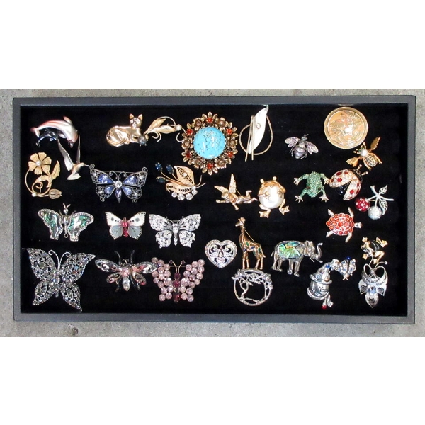 30 Assorted Brooches & Pins - Many Vintage