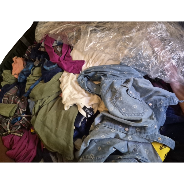 Partial Pallet of Mixed Customer Return Clothing 