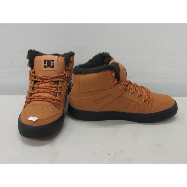 Men's New DC Fleece Lined Winter Shoes - Size 8