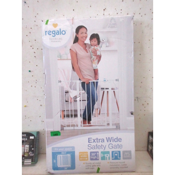 Regalo Extra Wide Safety Gate - Ages 6 to 24 Months