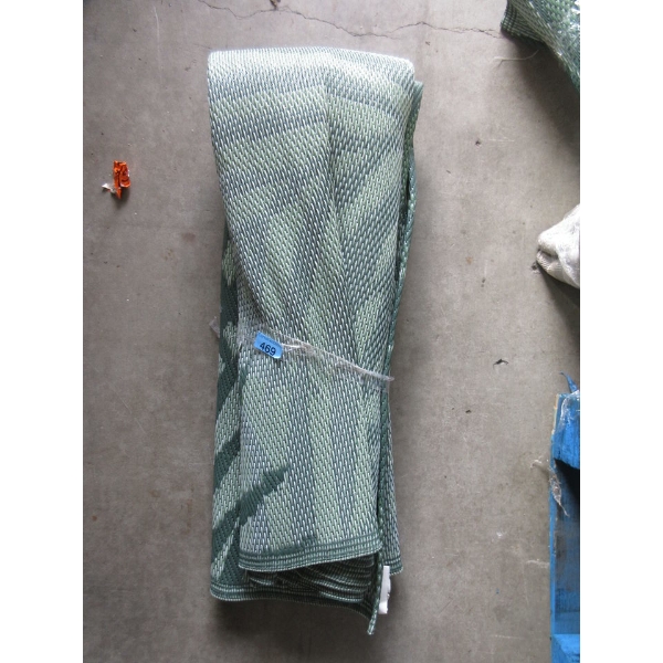 6' x 8' Two-Tone Green Woven Patio Mat