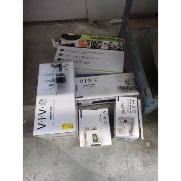Digital Network Video Recorder & 4 Vivo Mounts