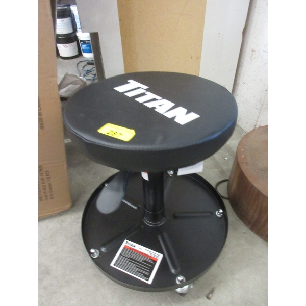 Titan Rolling Mechanics Stool - Customer Return