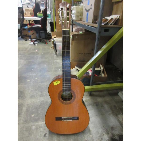 Suzuki 700 Acoustic Guitar 