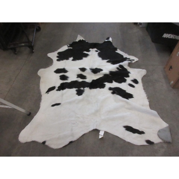 Safavieh Cowhide Area Rug - 5' x 6'