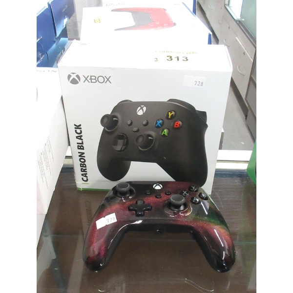 2 Xbox Wireless Controllers - 1 Box