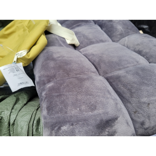 Pallet Customer Return Items inc. Cushions