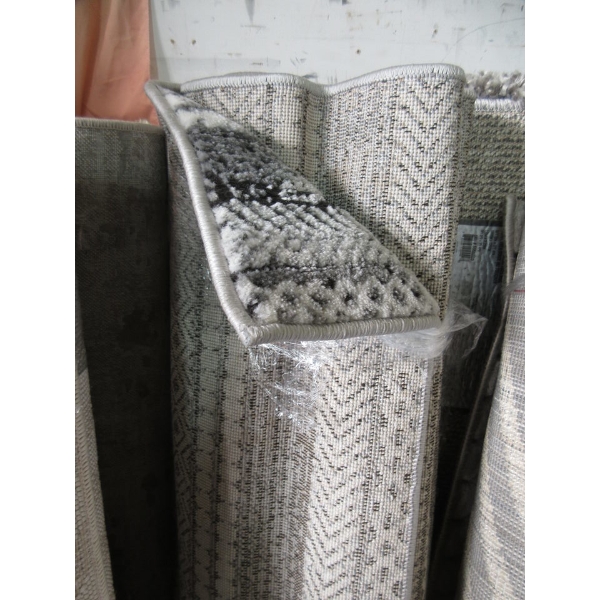 5' x 7' Grey/White Patterned Area Carpet