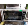 Image 1 : Larger Hamilton Beach Microwave Oven - No box