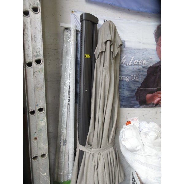 Cantilever Patio Umbrella & Retractable Screen Door
