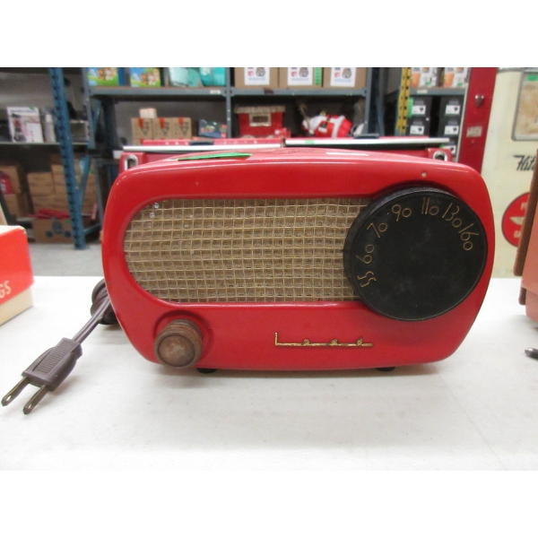 Vintage Red Metal Load Radio - Compact Design