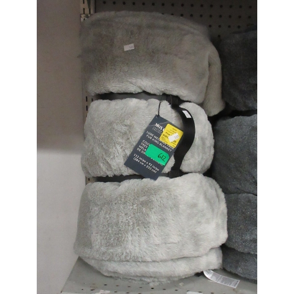 Mon Chateau King Size Faux Fur Blanket - Grey