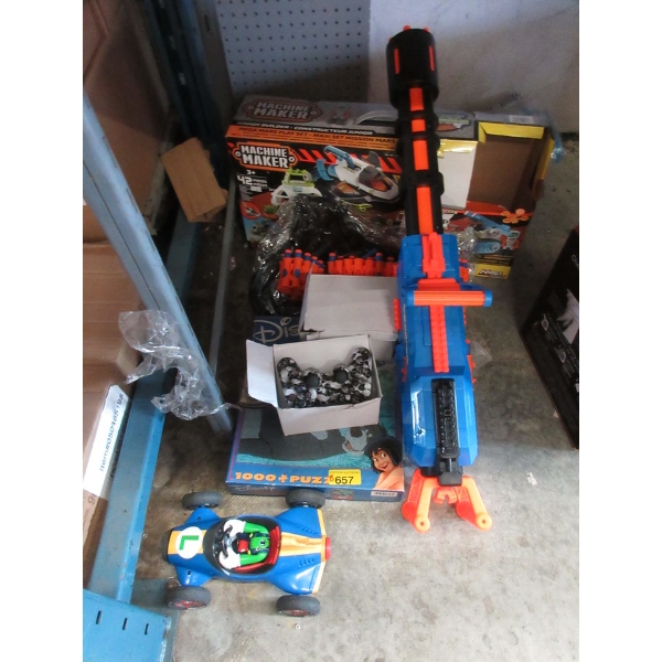 8 Piece Lot of Assorted Toys - Customer Returns 