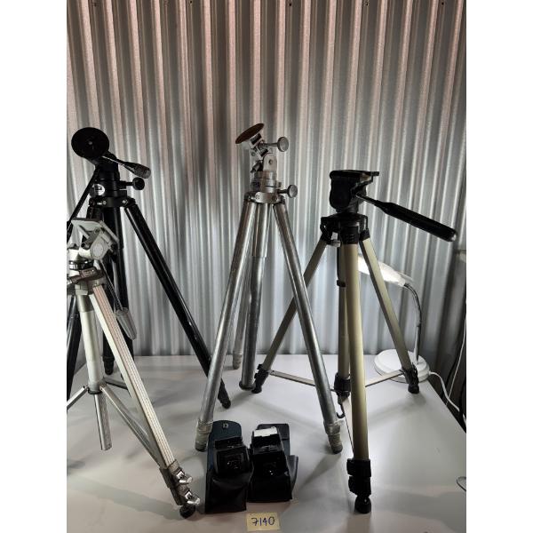 Mixed camera lot - 4 tripods and 2 flash