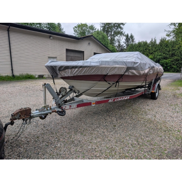 1990 Maxim 21.5' Boat w/ Galv Trailer