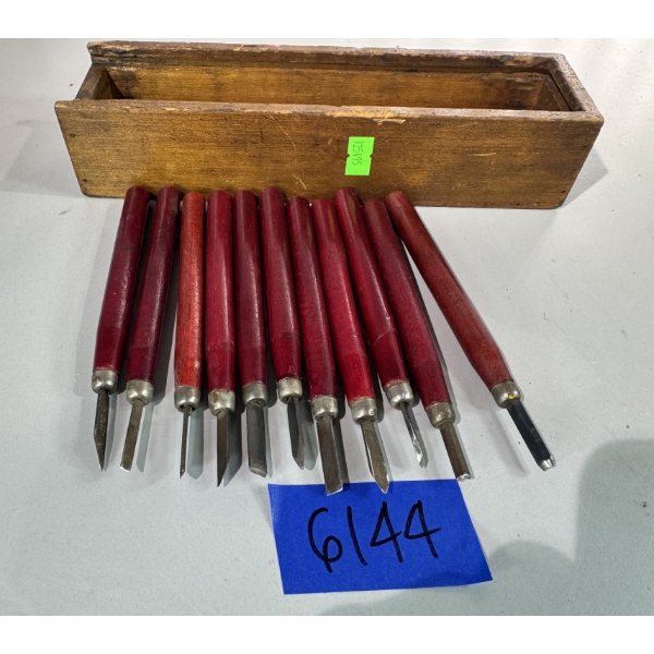 11 Hand Carving Tools