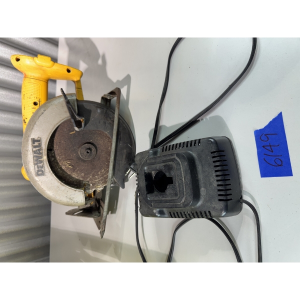 DeWalt Cordless Circular Saw and Battery Charger DW939