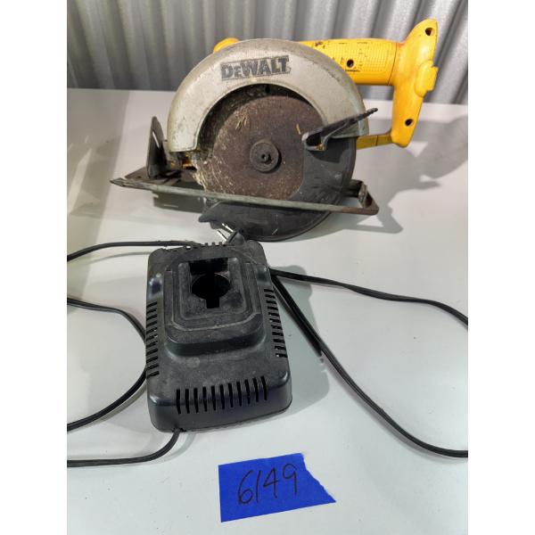 DeWalt Cordless Circular Saw and Battery Charger DW939